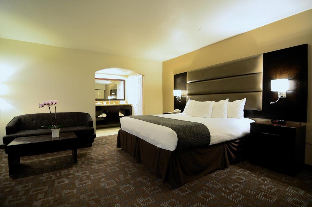 Days By Wyndham Hotel Downey
